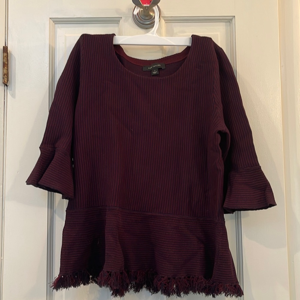 Never worn Ann Taylor sweater style top half sleeves